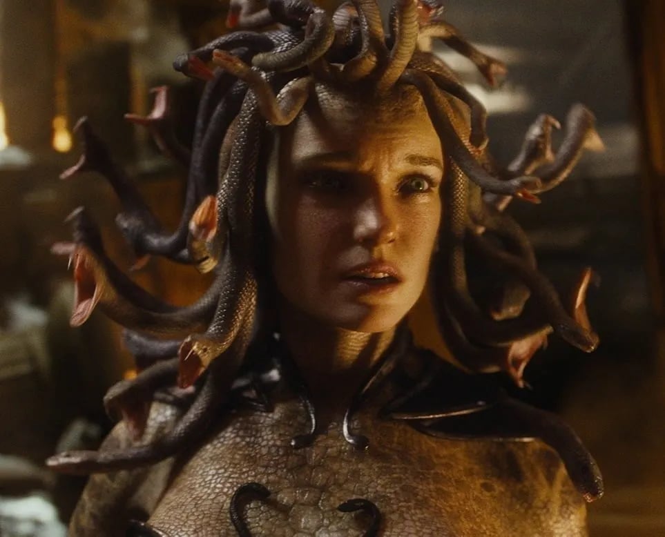 Yılan saçlı Medusa tasviri, film karesi