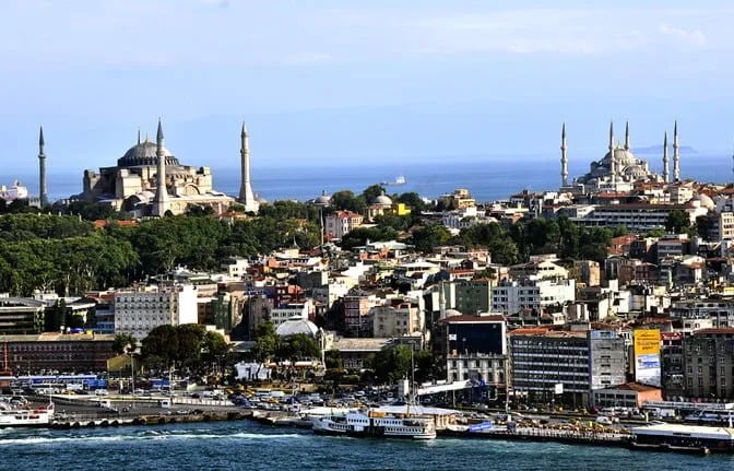 Denizden tarihî yarımada: Ayasofya ve Sultanahmet silüeti