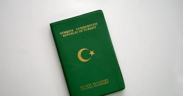 Türkiye Cumhuriyeti yeşil hususi pasaportu
