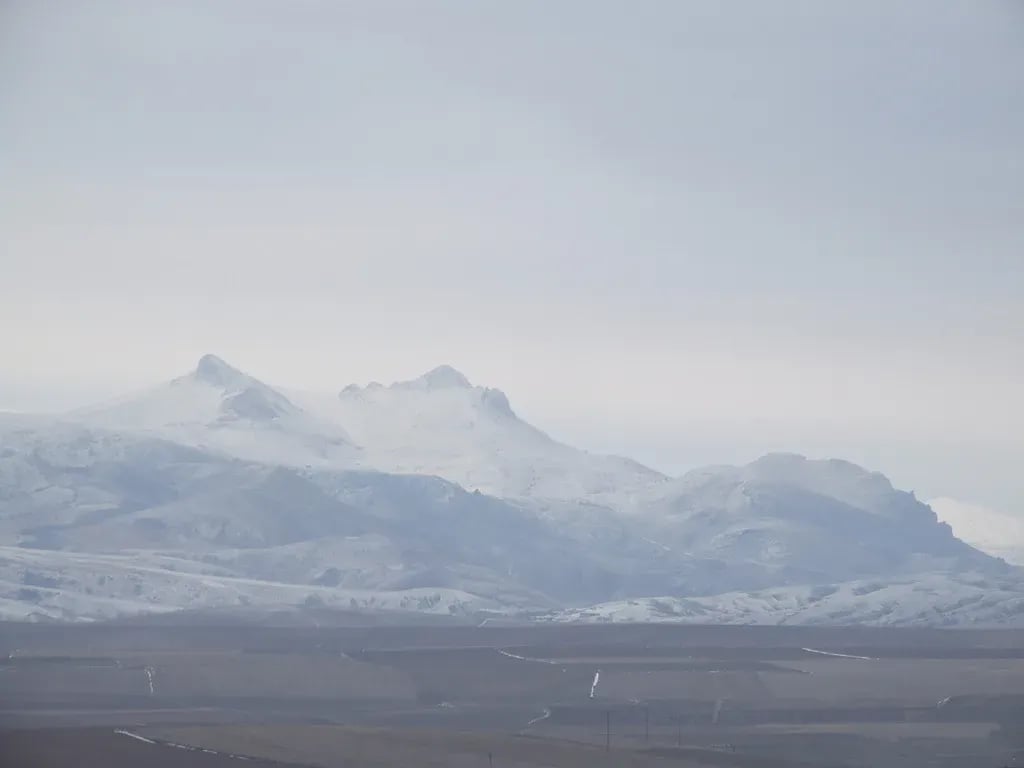 Erciyes; Kayseri'ye inmek i�in al�alan u�aktan �ekilen bir kare, Erciyes olabilir.