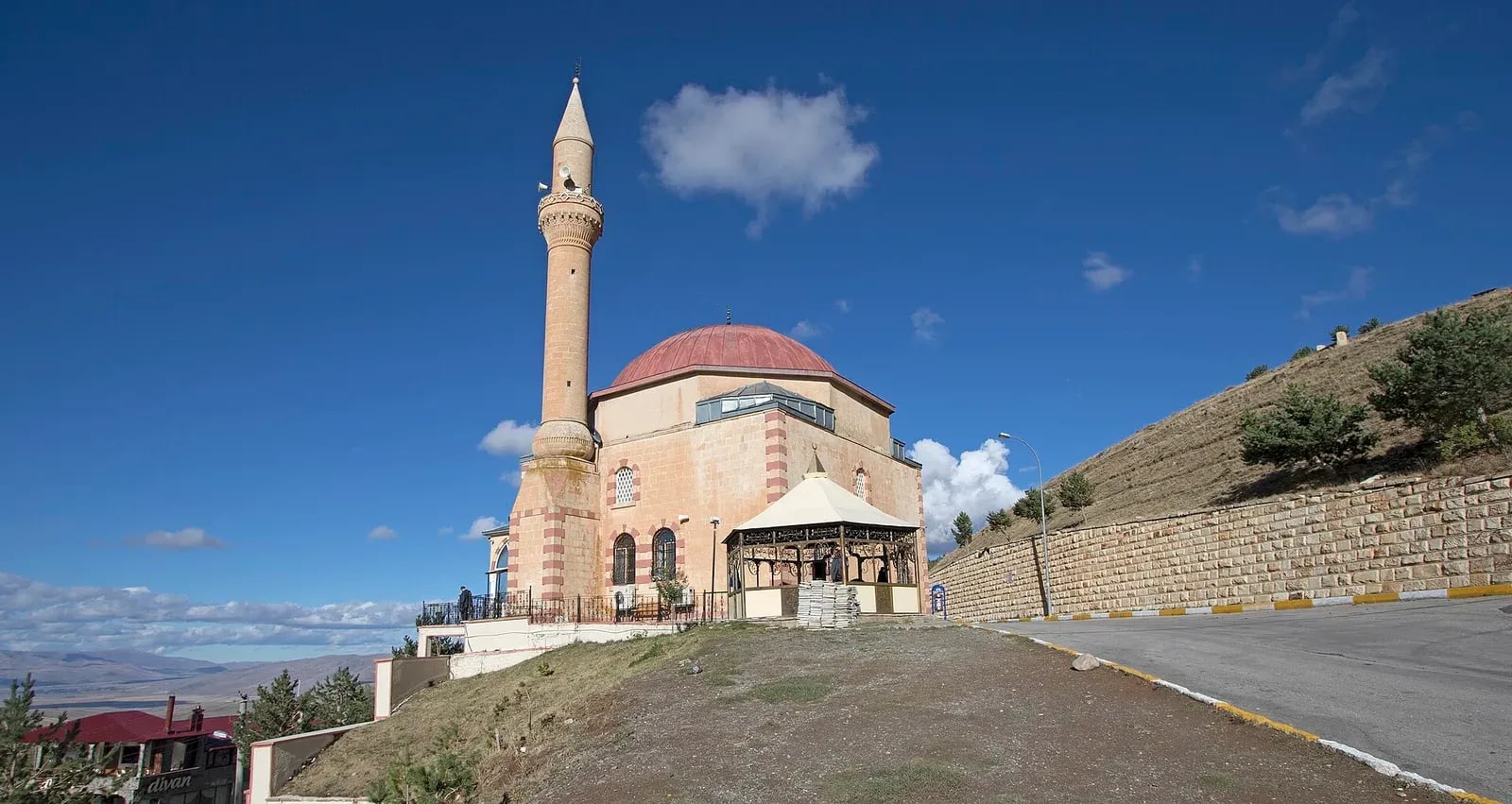 Palandöken; A western side view of the Abdurrahmangazi Mosque. Palandöken - Erzurum, Turkey.