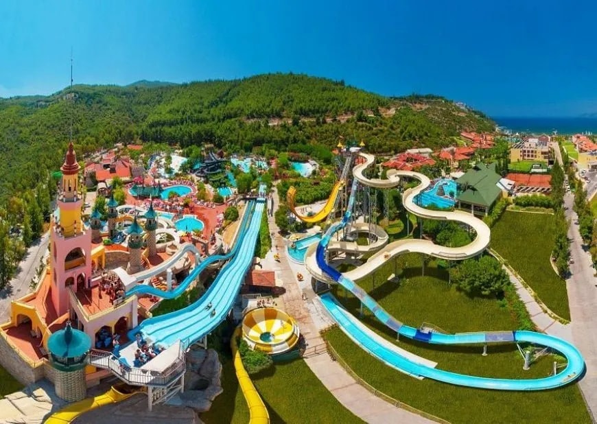 Kaydıraklı aquaparkıyla tatil köyü, havadan, Kuşadası