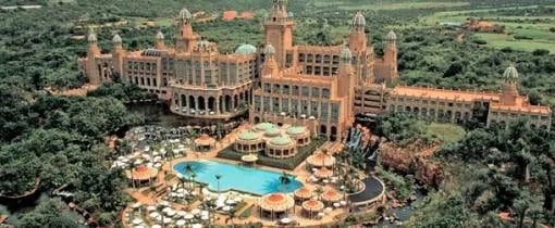 Güney Afrika'daki Sun City tatil kompleksinin ana sarayı