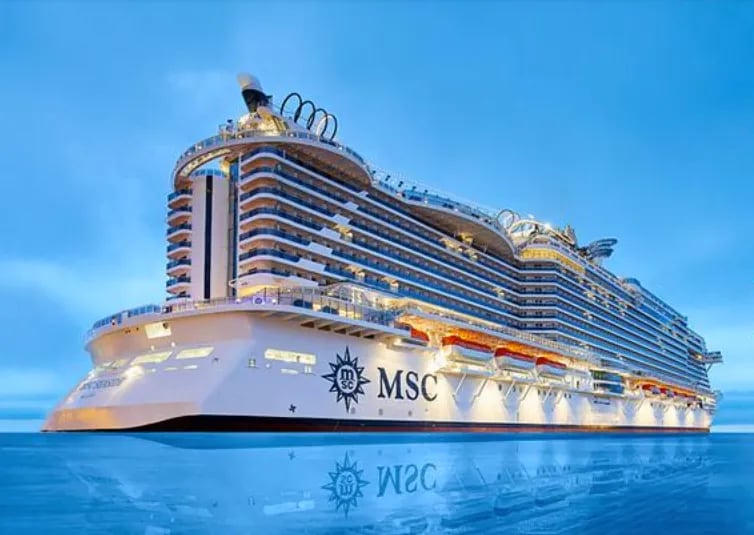 MSC kruvaziyer gemisinin denizdeki görünümü