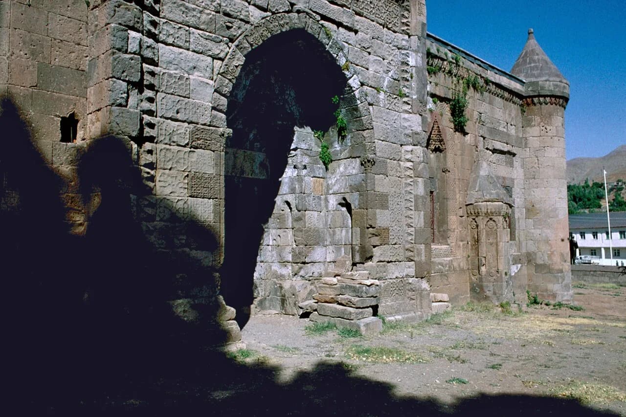 Şerefhan Medresesi (İhlasiye)