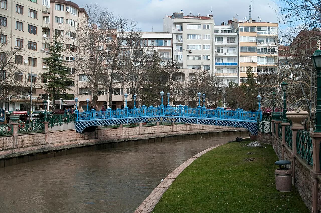 Porsuk Çayı Kıyısı ve Gondol Turları