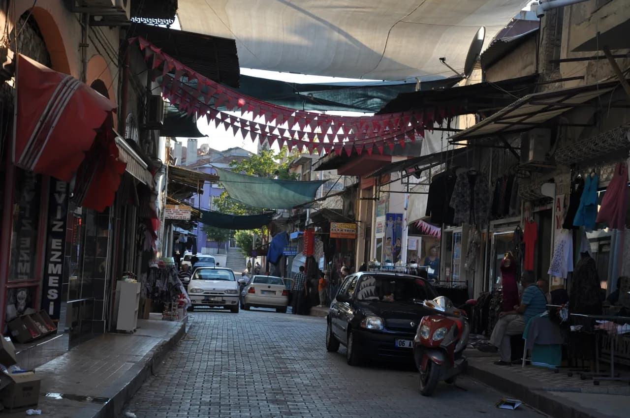 Burdur Saat Kulesi & Tarihi Çarşı (Yukarı Pazar)