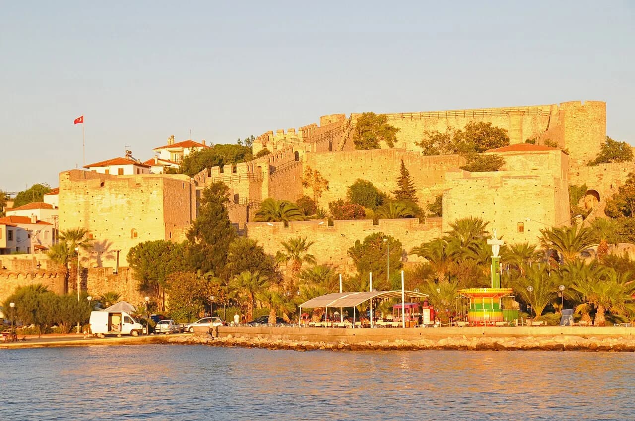 Çeşme Kalesi & Çeşme Yarımadası