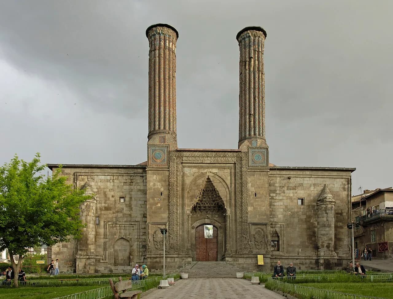 Çifte Minareli Medrese (1253)