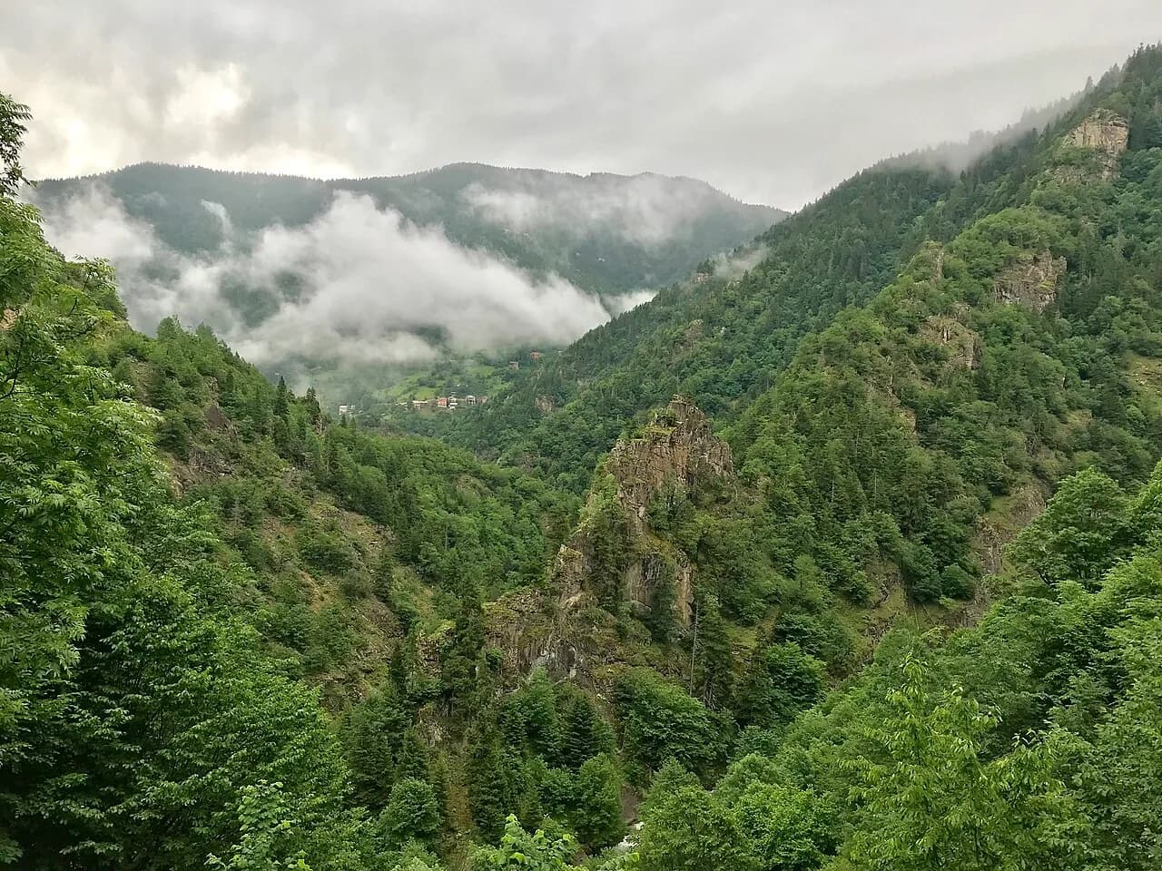 Aksu Çayı Vadisi (Dereli)