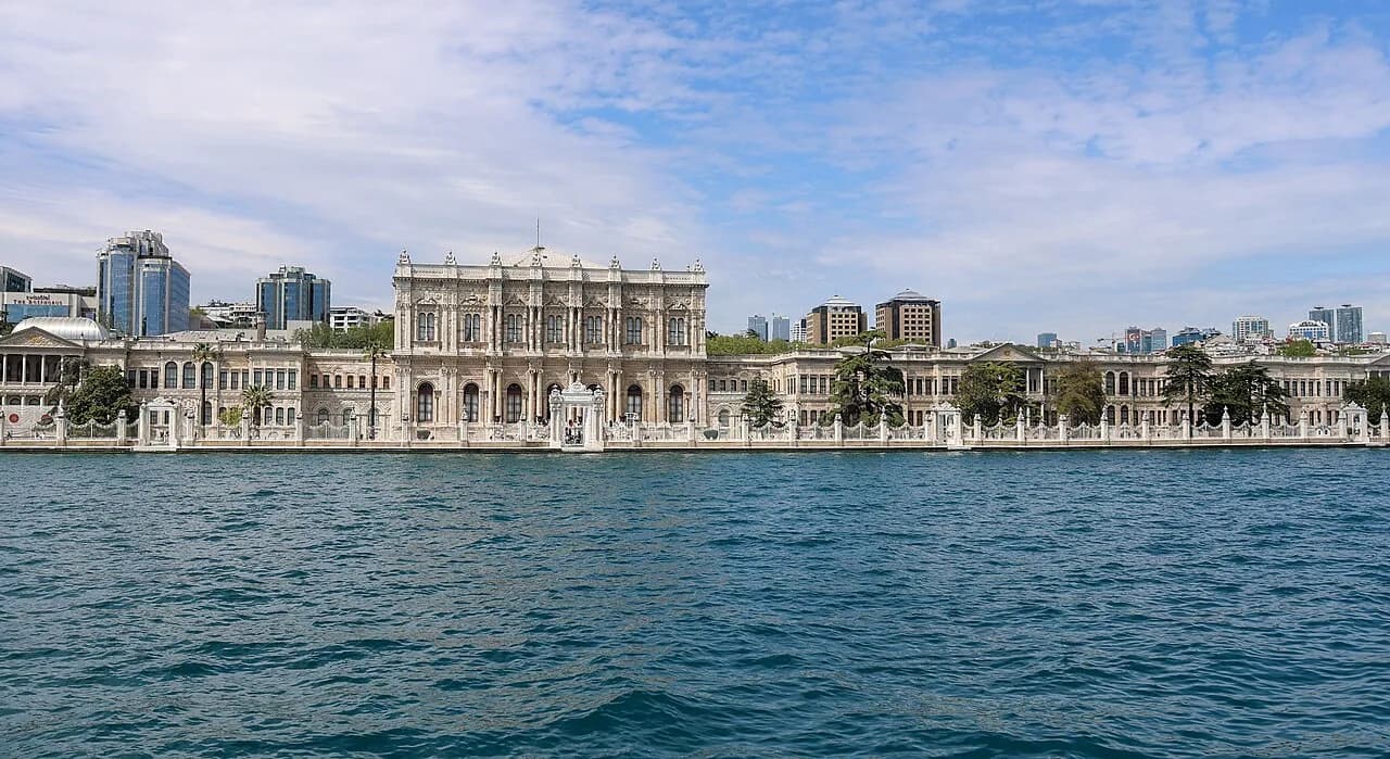 Dolmabahçe Sarayı