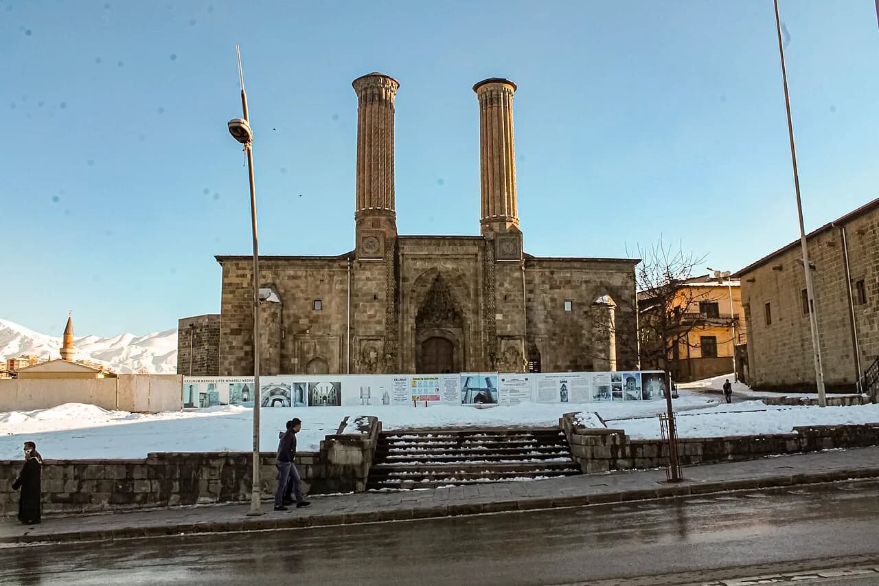 1253 Çifte Minareli Medrese ve 1310 Yakutiye