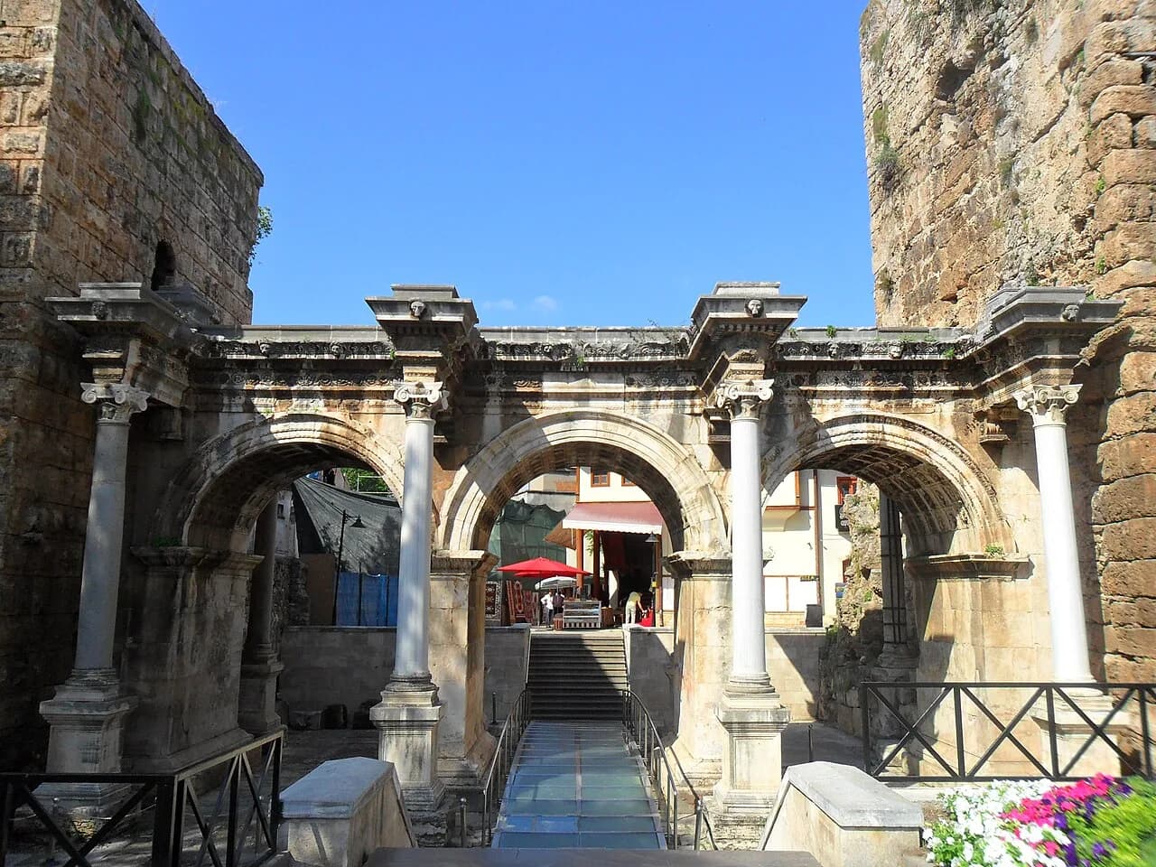 Hadrian Kapısı (Üçkapılar)