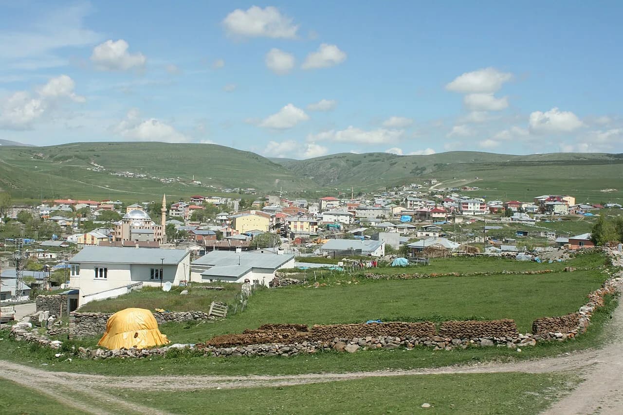 Hanak Atlas Şelalesi