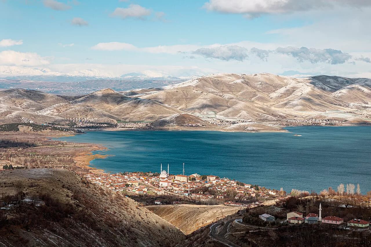 Hazar Baba Dağı Kayak Merkezi