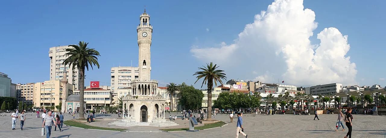 Konak Meydanı + Saat Kulesi