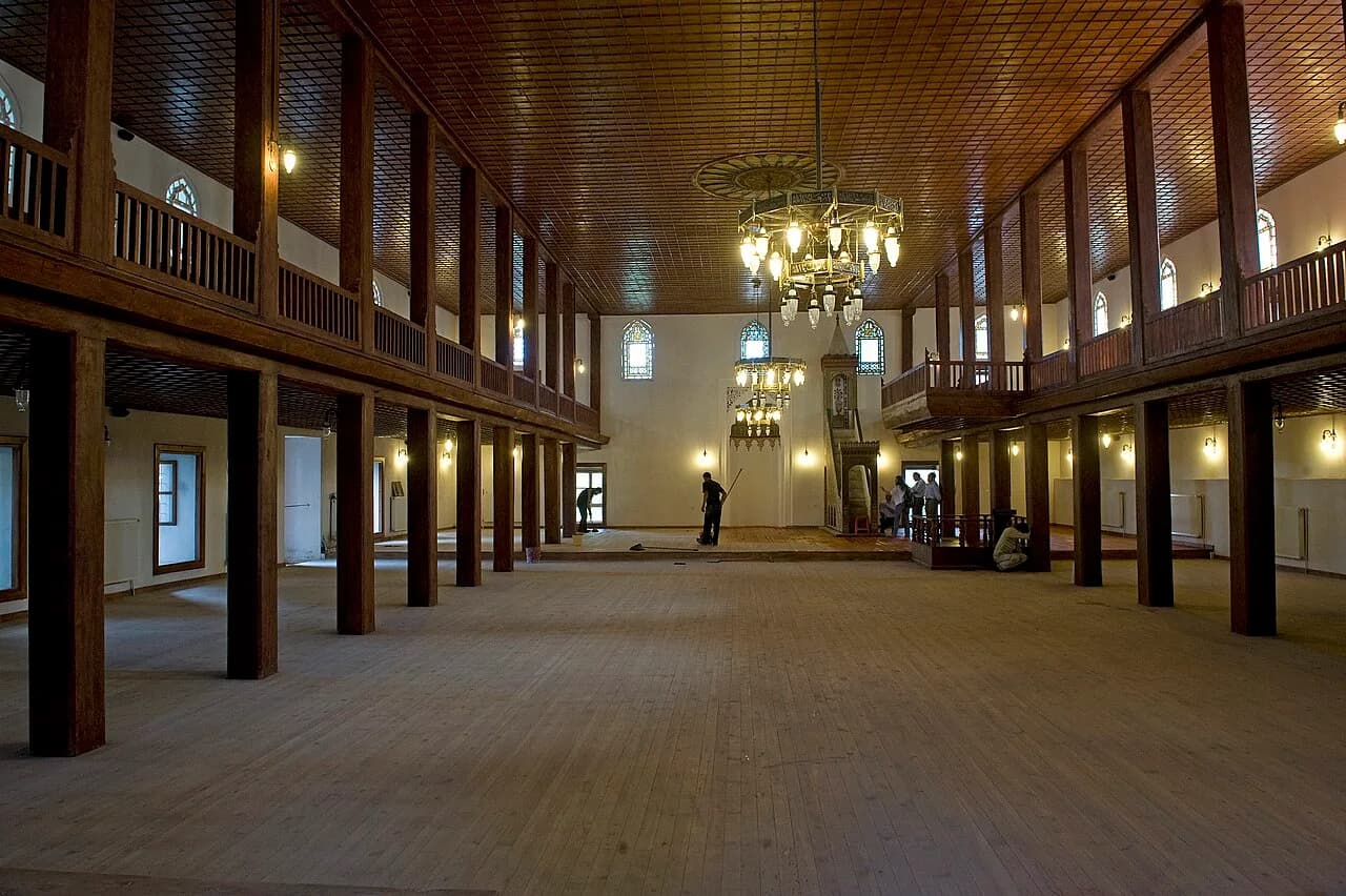Atabey Gazi Camii (Kırk Direkli Camii)