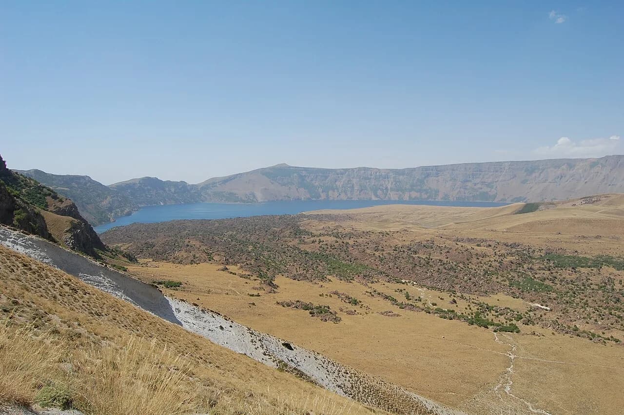 Nemrut Kalderası ve Krater Gölü