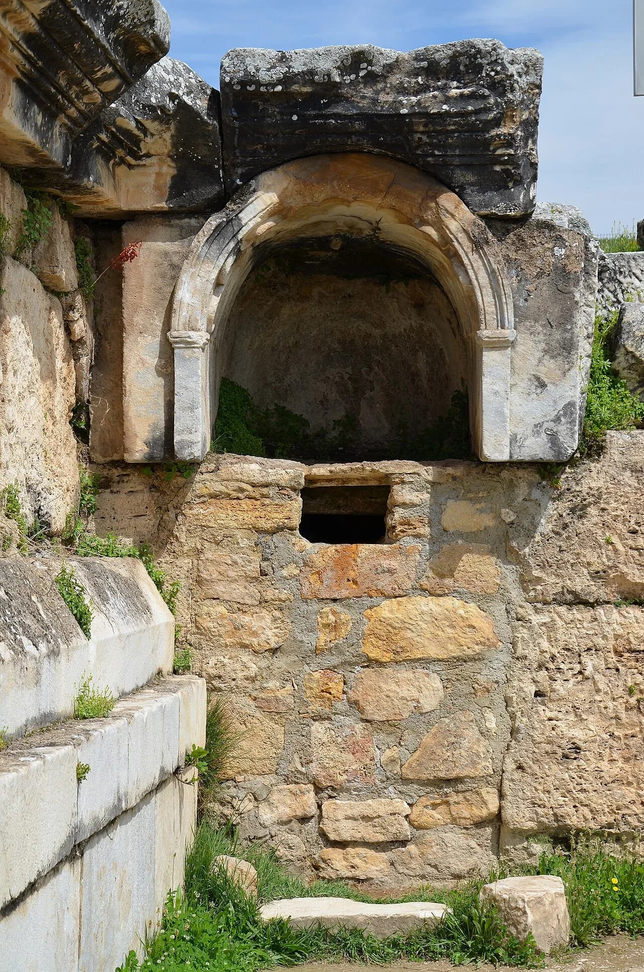 Plutonium ("Pluton'un Kapısı" / "Cehennem Kapısı")
