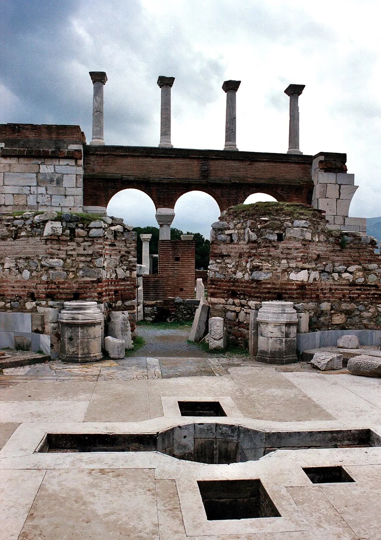 Aziz Yuhanna Bazilikası (Selçuk)