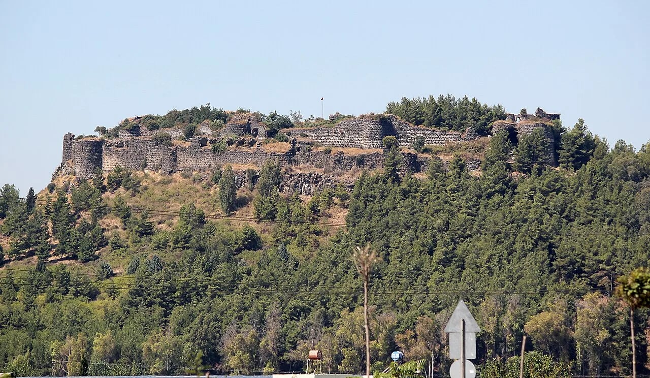 Toprakkale Kalesi