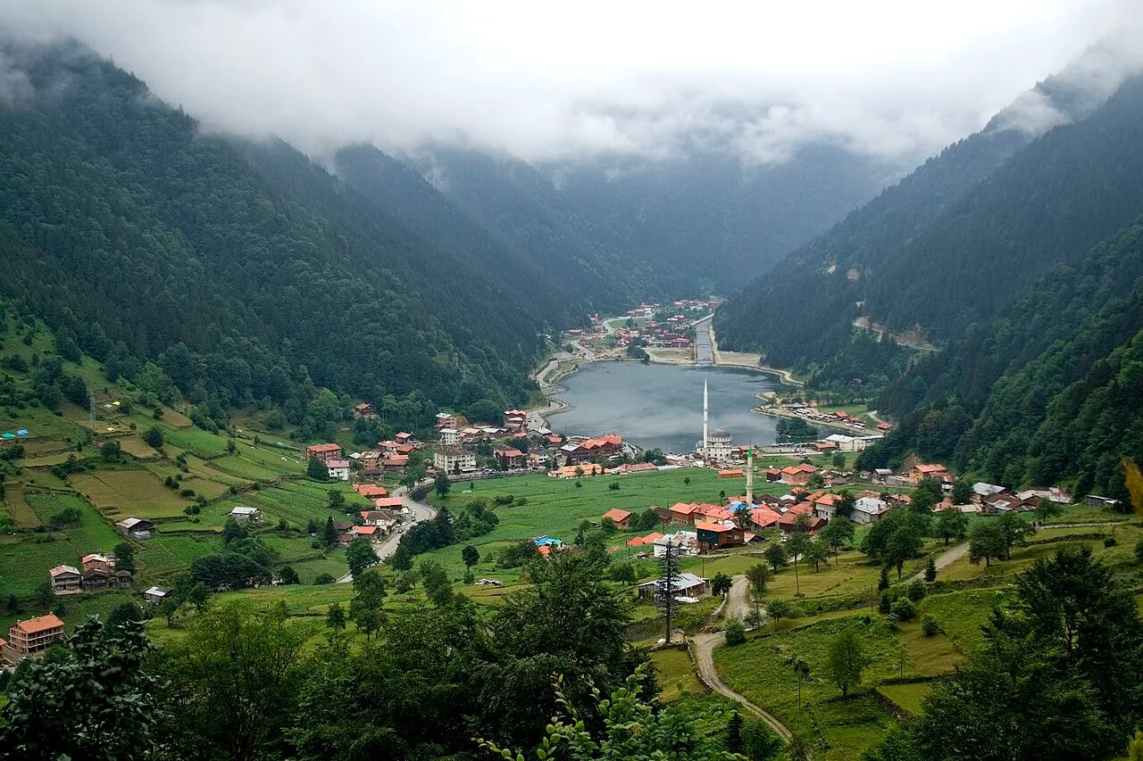 Uzungöl (Opsiyonel: 100 km güneydoğu)