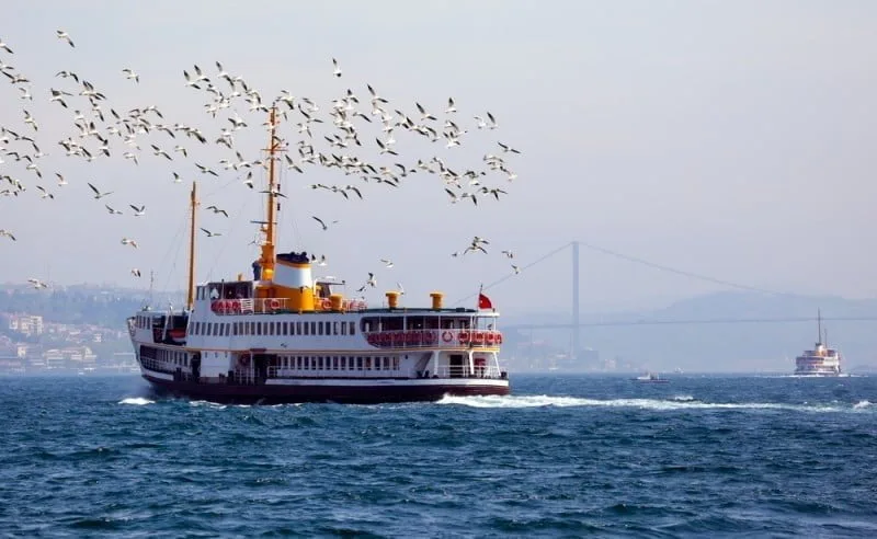 İstanbul Boğazı ve Boğaz turu teknesi