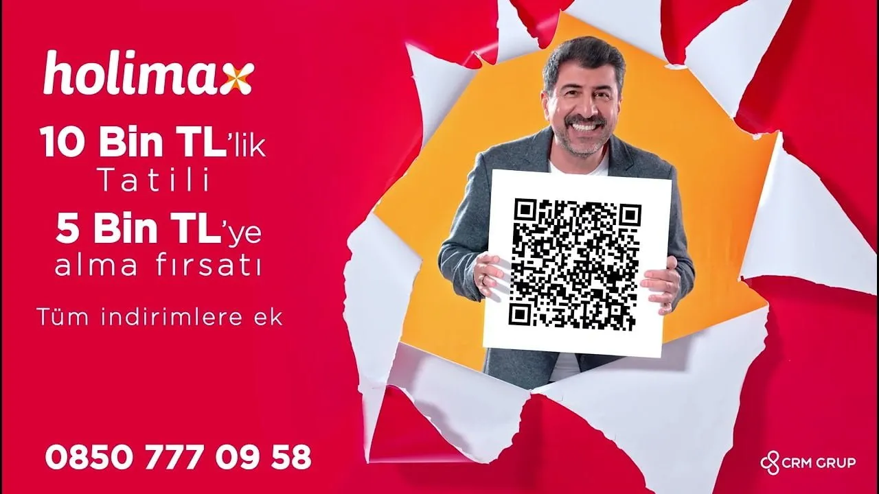 Holimax kampanya görseli: elinde QR kod tutan sunucu ve indirim metni